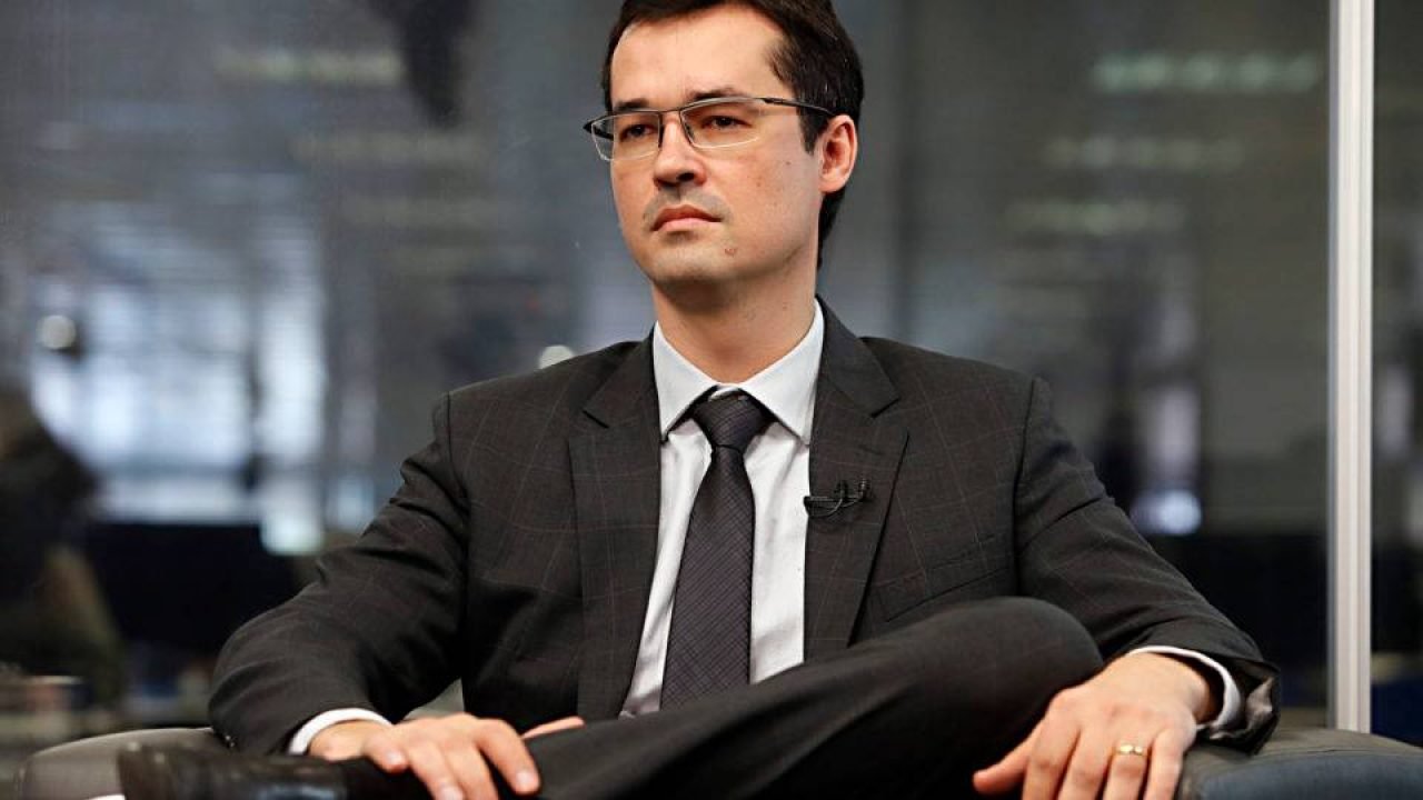 Procurador Deltan Dallagnol, chefe da força-tarefa da Lava Jato em Curitiba, durante entrevista no estúdio do jornal Gazeta do Povo
