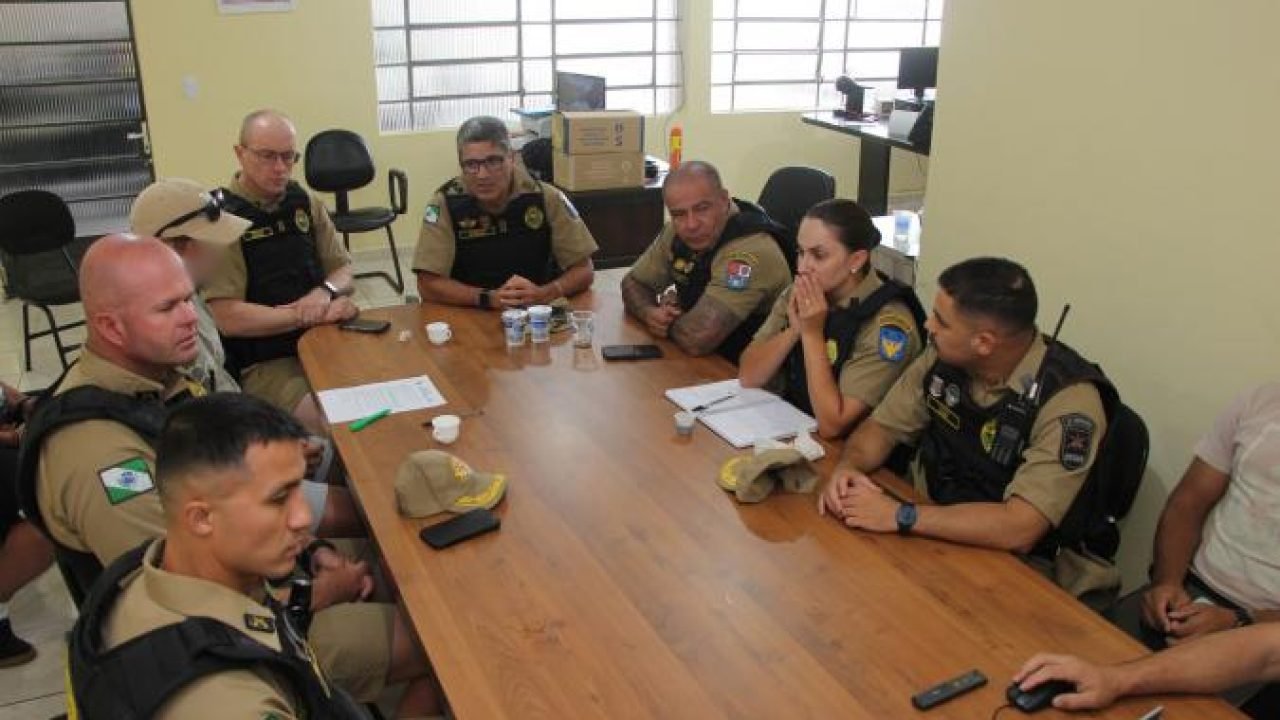 Comandante-Geral da PMPR se reúne com oficiais para alinhamento do policiamento