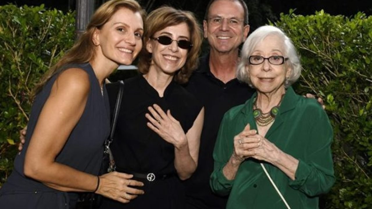 Cristine Paes, Fernanda Montenegro, Eduardo Paes e Fernanda Torres marcam — Foto