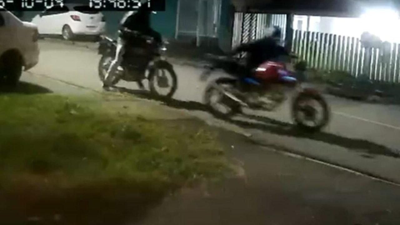 dupla-furta-moto-poucos-segundos-acao-flagrada-cameras-almirante-tamandare-assista-960x592-1