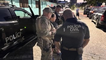 Apreensão de arma e munições em Guaratuba — Foto: Governo do Paraná