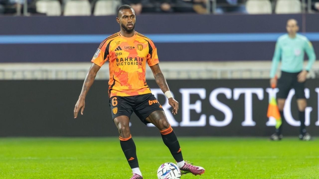 Ex-Flamengo brilhou em vitória histórica do Paris FC sobre PSG — Foto: Foto: Par