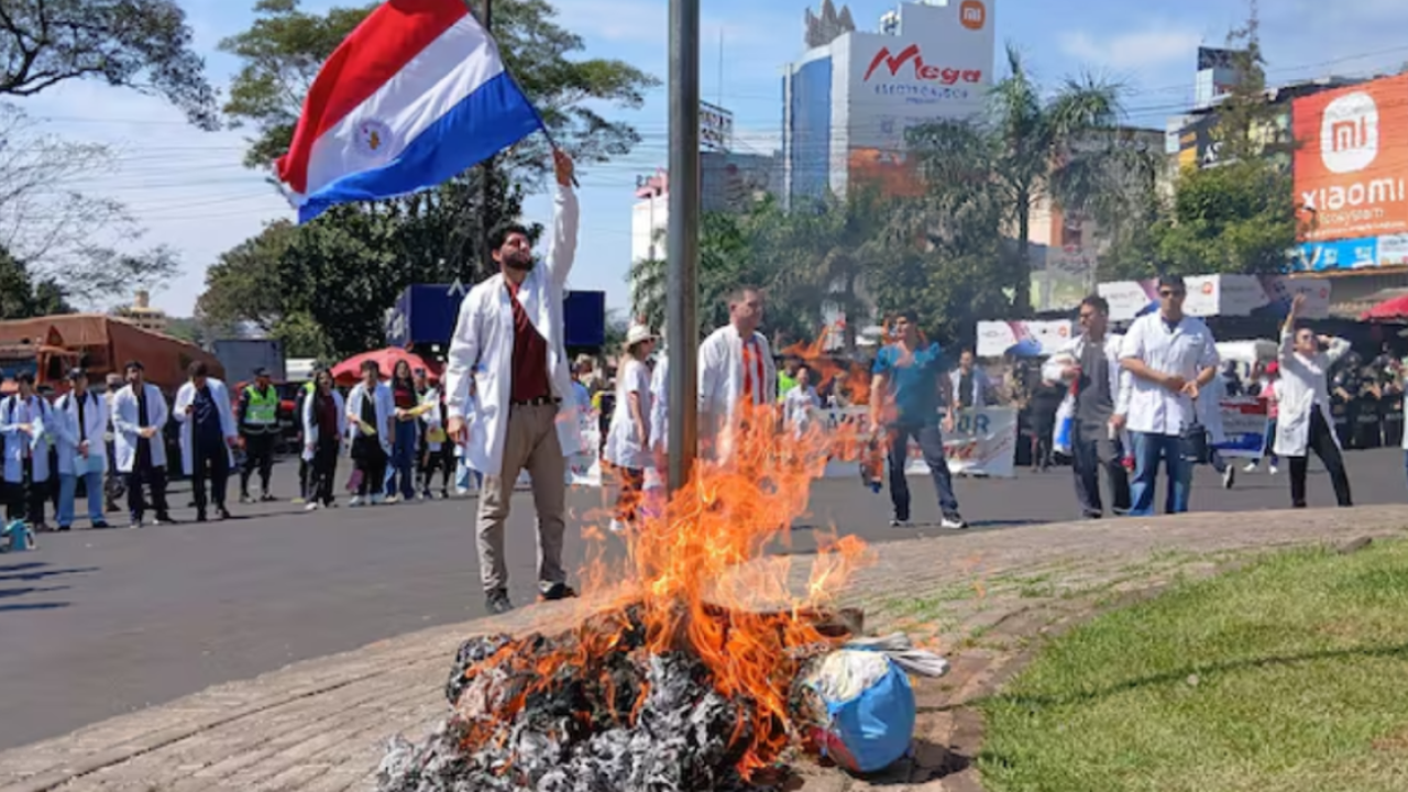 em-cde-policia-usa-balas-de-borracha-e-gas-contra-medicos-perto-da-ponte-da-amizade-6a91effd24311