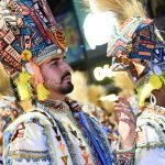Enzo celulari comemorando o retorno à bateria da beija-flor durante os preparati