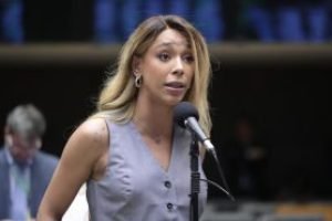 erika-hilton-300x185-2