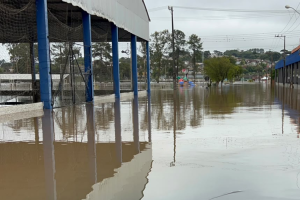 escola-alagada-castro006716290202609141348.png