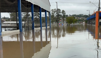 escola-alagada-castro006716290202609141348.png