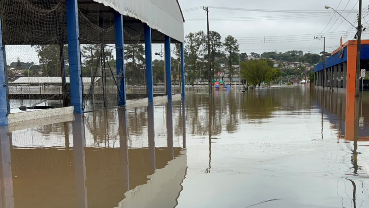 escola-alagada-castro006716290202609141348.png