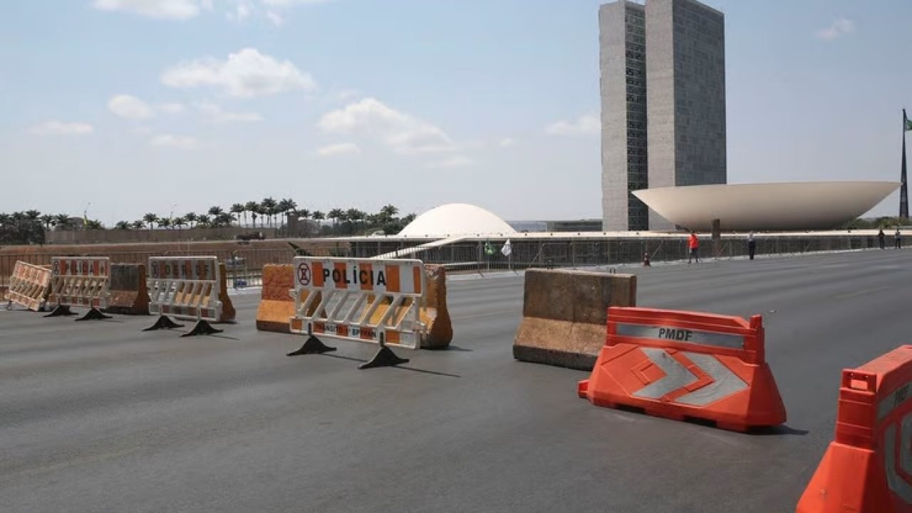 esplanada-ministerios-fechada-protesto-caminhoneiros-898772073