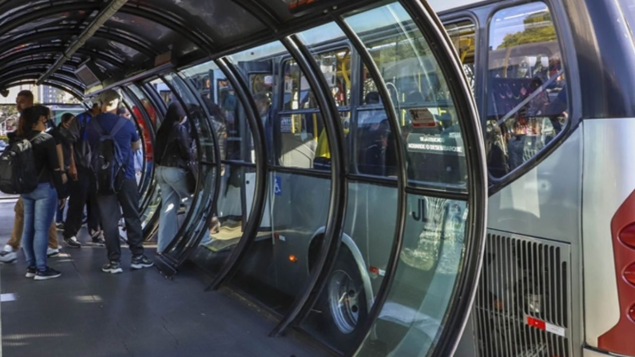 Estação-tubo Mercês reativada em Curitiba — Foto: Foto: Hully Paiva/SECOM