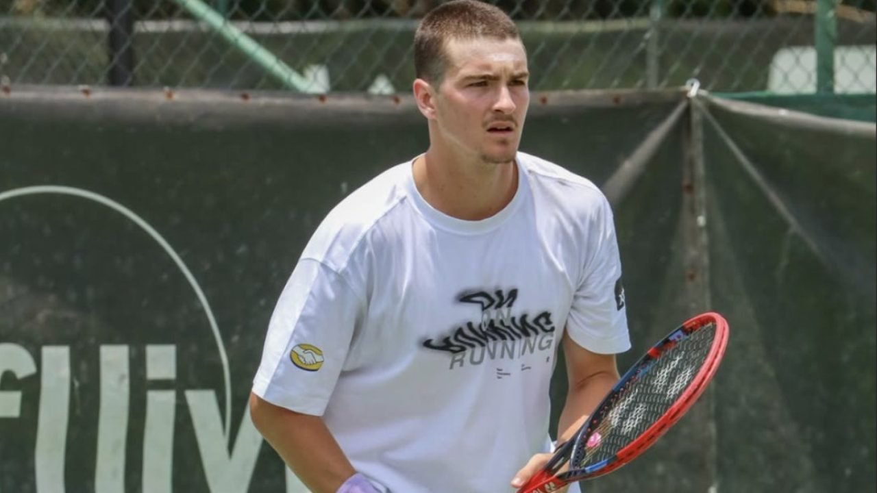 Foto: Reprodução Instagram/@joaoffonsecaDe visual novo, João Fonseca se prepara