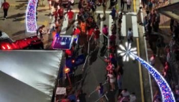 Entrega de presentes para crianças de Porto Rico — Foto: Governo do Paraná