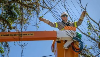 Desligamentos programados podem ocorrer em diferentes bairros de Curitiba — Foto