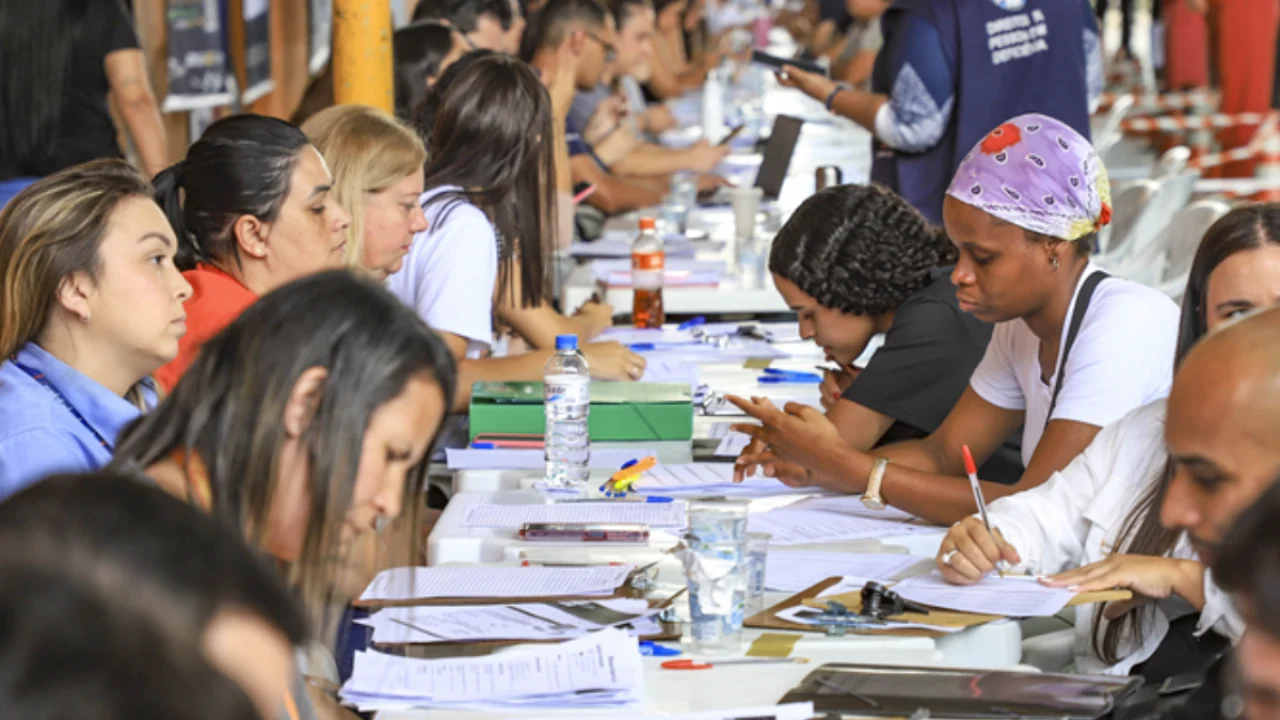 Feira de empregos reuniu 11 empresas e ofereceu 2.484 vagas para o setor metalme