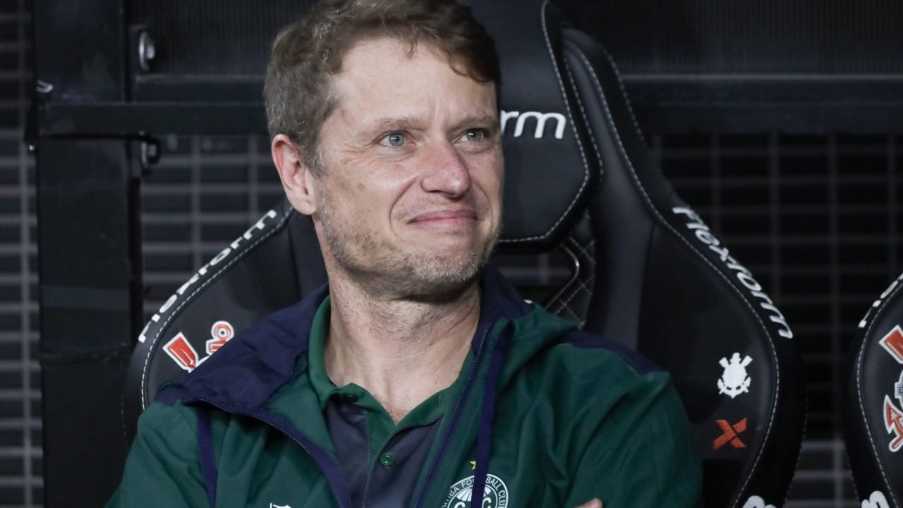 Sao Paulo, Brazil. 11th Mar, 2026. Coritiba's coach, Fernando Seabra, during the match against Corinthians for the 5th round of the Brazilian Championship, at Neo Quimica Arena, in the east zone of Sao Paulo, this Wednesday, March 11, 2026. Credit: Brazil