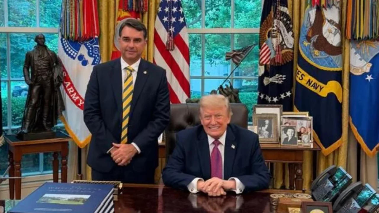flavio-bolsonaro-e-recebido-por-trump-no-salao-oval-da-casa-capa-1200x675-1