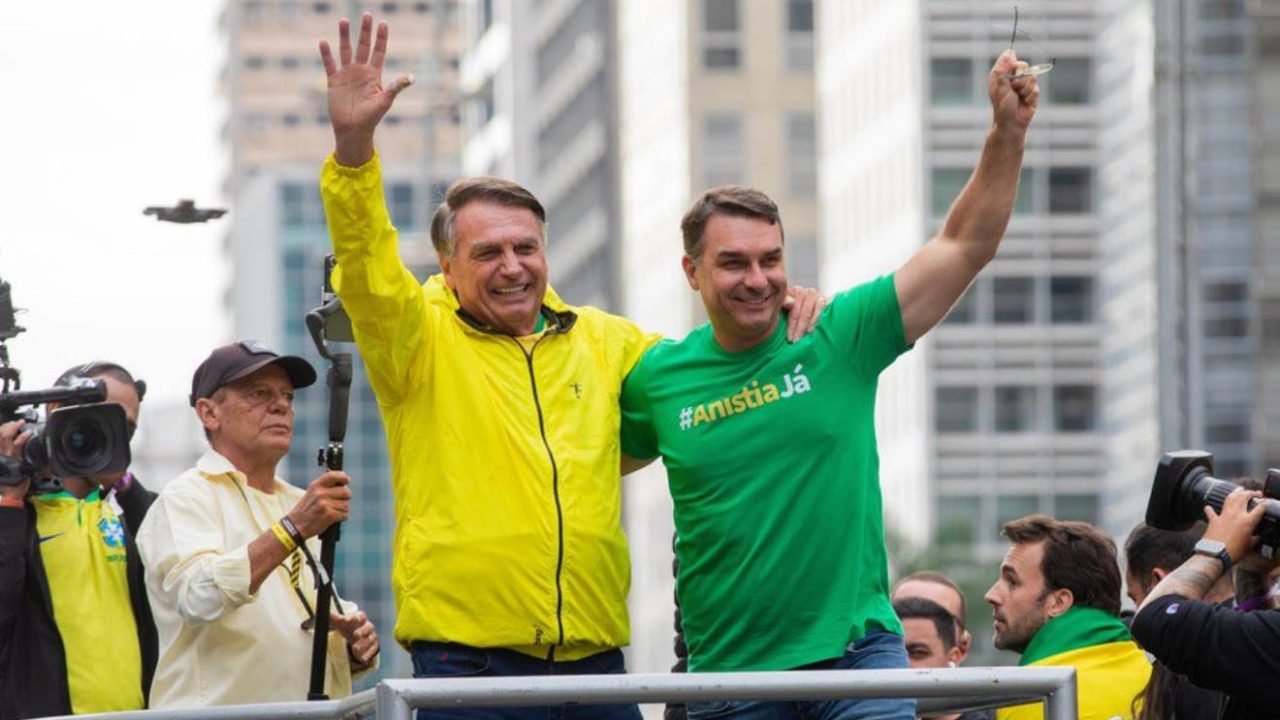 flavio-bolsonaro-pede-apoio