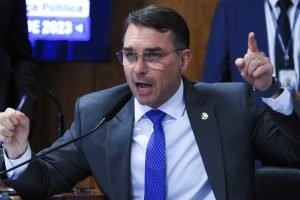 Brasília (DF) 19/11/2024 Senador, Flávio Bolsonaro, na comissão de segurança do Senado. Senador falou que pensar em Matar não é crime" Foto Lula Marques/ Agência Brasil