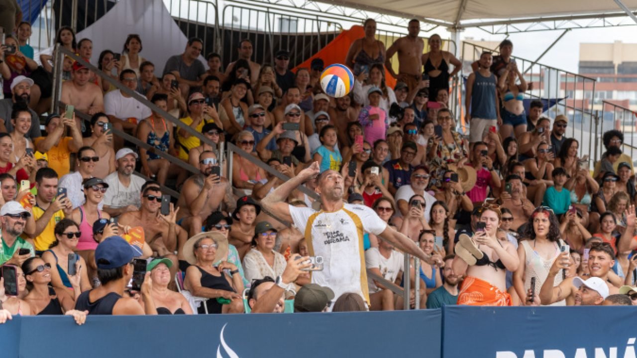 Campeões olímpicos do vôlei em ação na Arena de Caiobá — Foto: Governo do Paraná