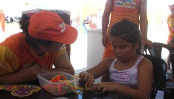 Universidades levam jogos e educação ambiental para veranistas — Foto: Governo d