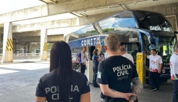 Ação de conscientização para proteção de crianças e adolescentes em Curitiba — F