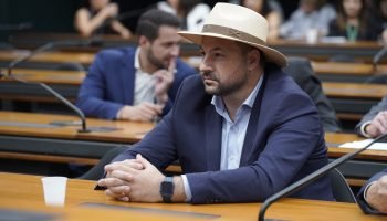 Geraldo Mendes no plenário da Câmara: recursos importantes que vão fortalecer a área da saúde em Campo Largo. Foto: Divulgação