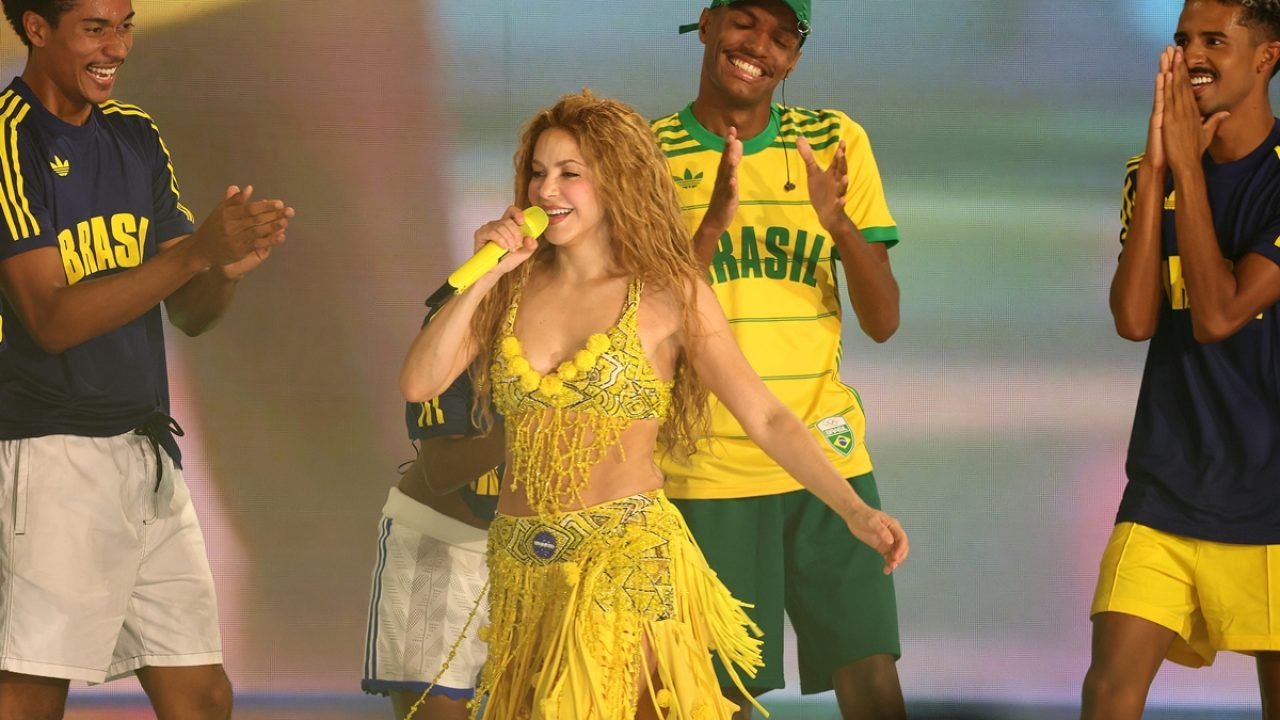 Shakira se apresentando ao vivo no Todo Mundo no Rio na praia de Copacaba — Foto