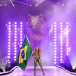 Shakira se apresentando ao vivo no Todo Mundo no Rio na praia de Copacabana — Fo