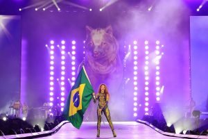 Shakira se apresentando ao vivo no Todo Mundo no Rio na praia de Copacabana — Fo