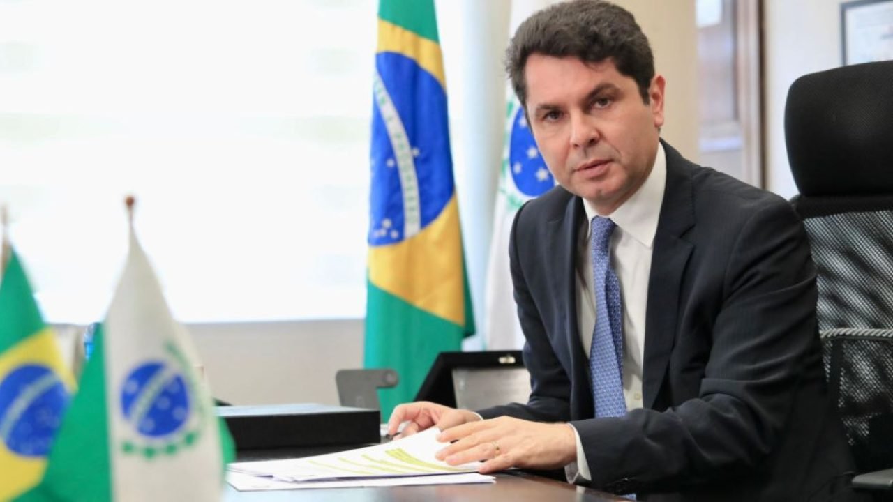Alexandre Curi propõe política para combater golpes digitais no Paraná — Foto: H