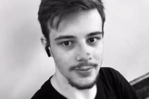 Foto: O adolescente foi atropelado enquanto atravessava uma canaleta. (Reproduçã