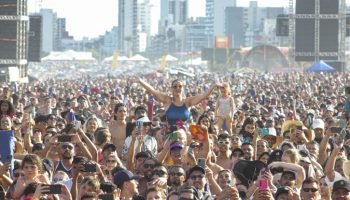 Público assistindo a um show no Verão Maior Paraná 2026 — Foto: Foto: Felipe Hen