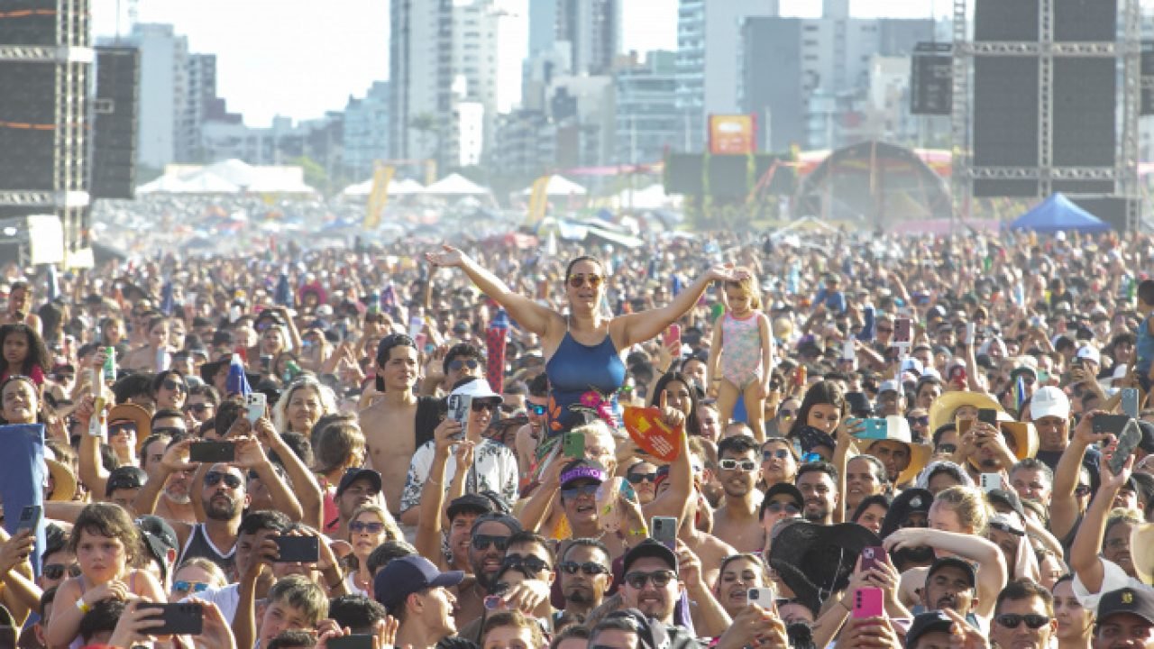 Público assistindo a um show no Verão Maior Paraná 2026 — Foto: Foto: Felipe Hen