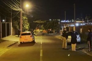 Uma tentativa de assalto terminou com um suspeito morto. — Foto: Uma tentativa d