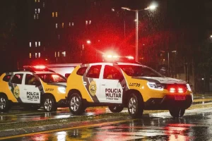 A vítima foi encontrada caída no chão com vários ferimentos de arma de fogo — Fo