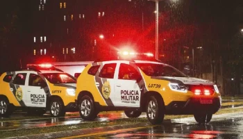 A vítima foi encontrada caída no chão com vários ferimentos de arma de fogo — Fo