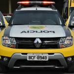 A vítima estava em um bar quando dois homens chegaram ao local em uma motociclet