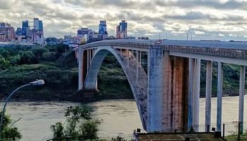 Ponte da Integração Brasil-Paraguai está aberta apenas para a passagem de caminh