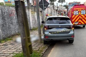 idoso-passa-mal-volante-bate-carro-placa-morre-bacacheri-bombeiros-tentaram-reanima-lo-960x592-1
