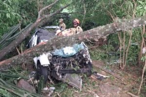 idoso-preso-escombros