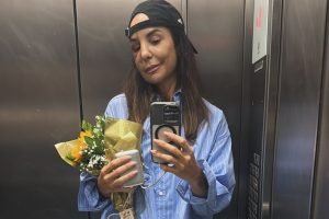 Foto: 1 de 1 Ivete emociona com a recepção das filhas, ,Marina e Helena, ao cheg