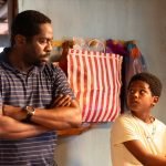 Imagem colorida do filme Feito Pipa, com Lázaro Ramos, e Yuri Gomes — Foto: 1 de