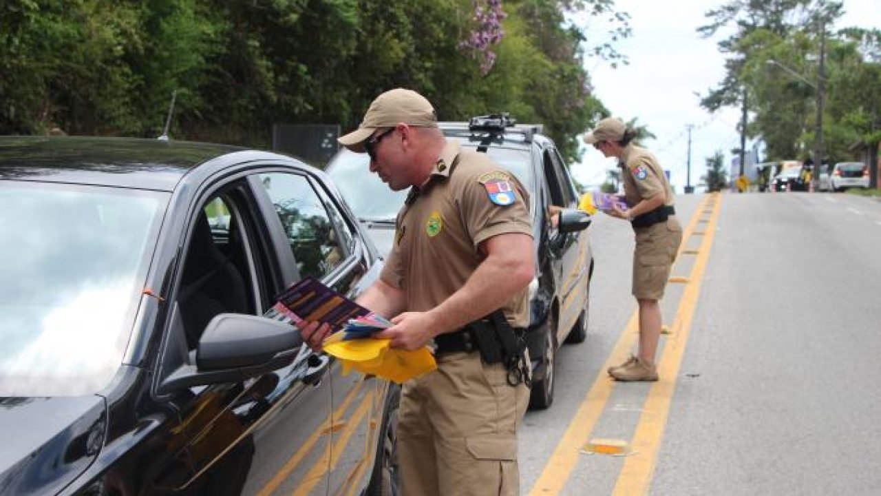 PMPR realiza ação de proximidade no ferry boat — Foto: Governo do Paraná