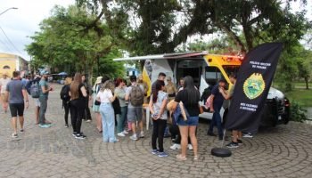 PMPR reforça interação com a comunidade em Morretes — Foto: Governo do Paraná