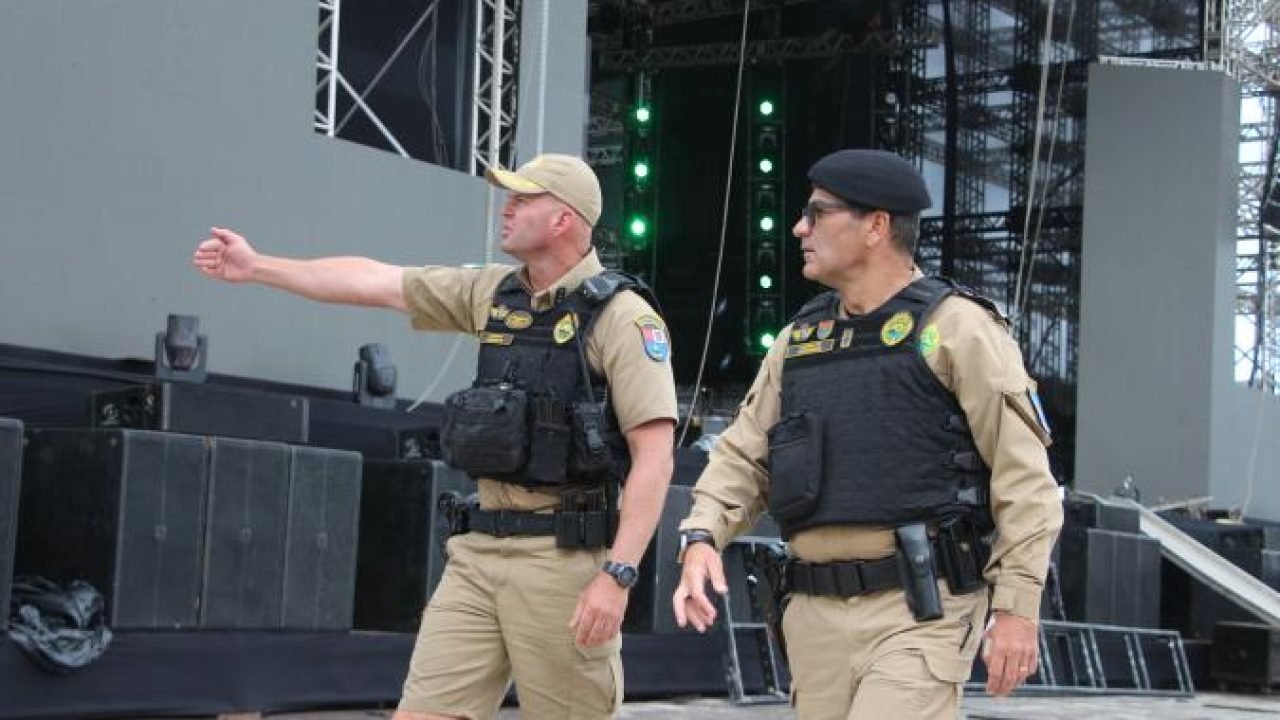 Comandante-Geral visita local dos shows do Verão Maior Paraná em Matinhos — Foto