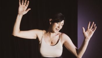 Vida Santos apresenta o monólogo 'Ísis' no Teatro Guaíra — Foto: Governo do Para