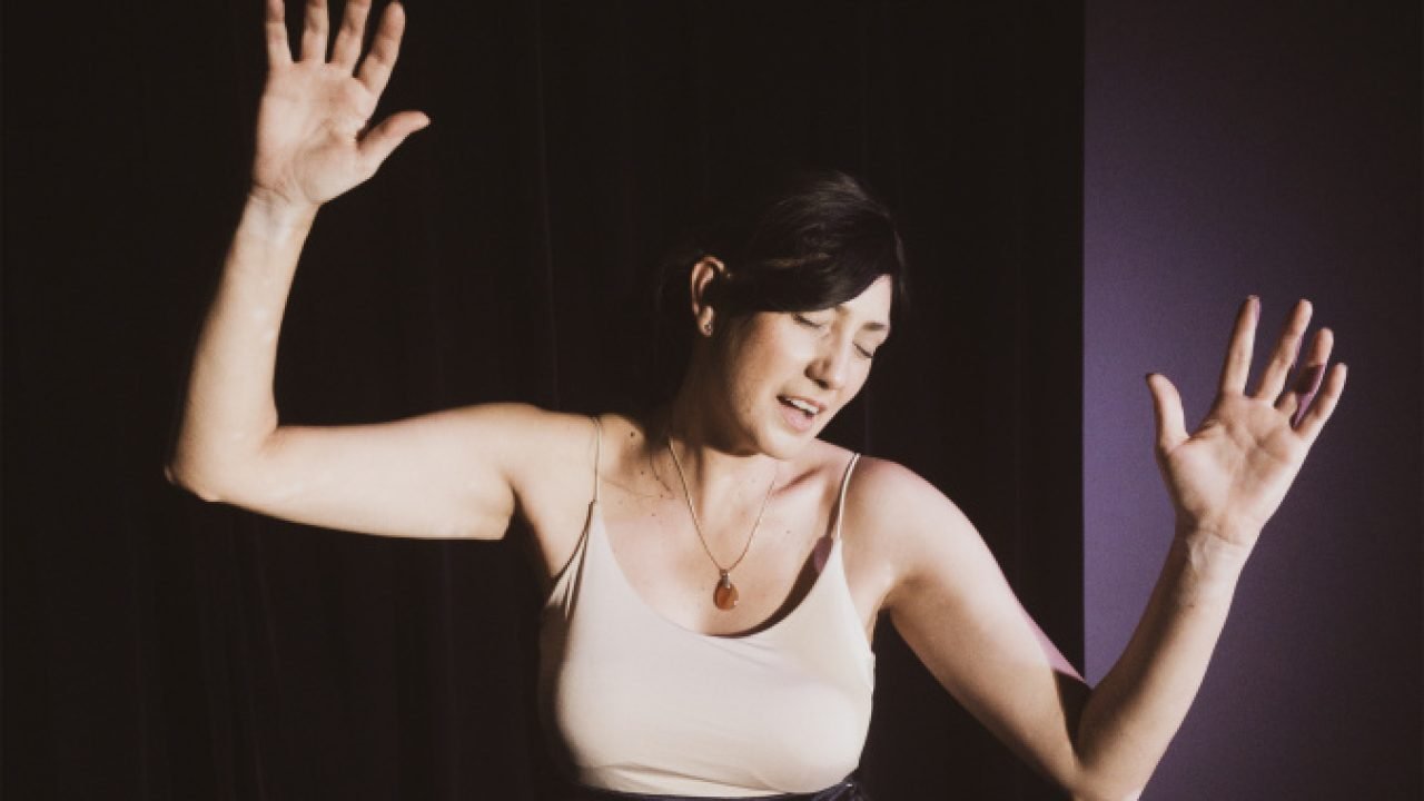 Vida Santos apresenta o monólogo 'Ísis' no Teatro Guaíra — Foto: Governo do Para