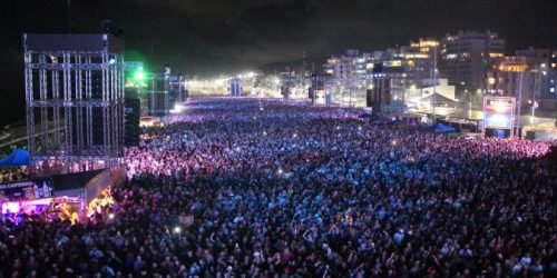 Público recorde no primeiro grande show da temporada em Matinhos — Foto: Governo