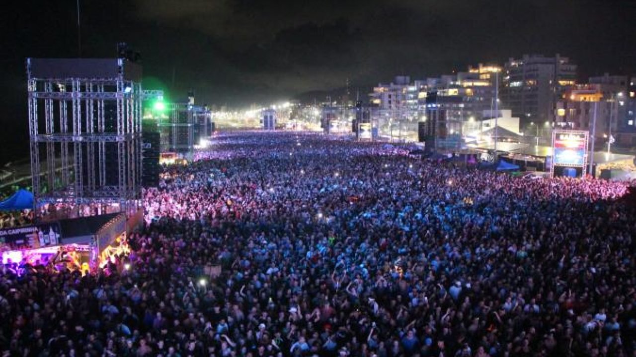 Público recorde no primeiro grande show da temporada em Matinhos — Foto: Governo