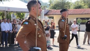 Solenidade militar marca entrega de comando do 21º BPM — Foto: Governo do Paraná